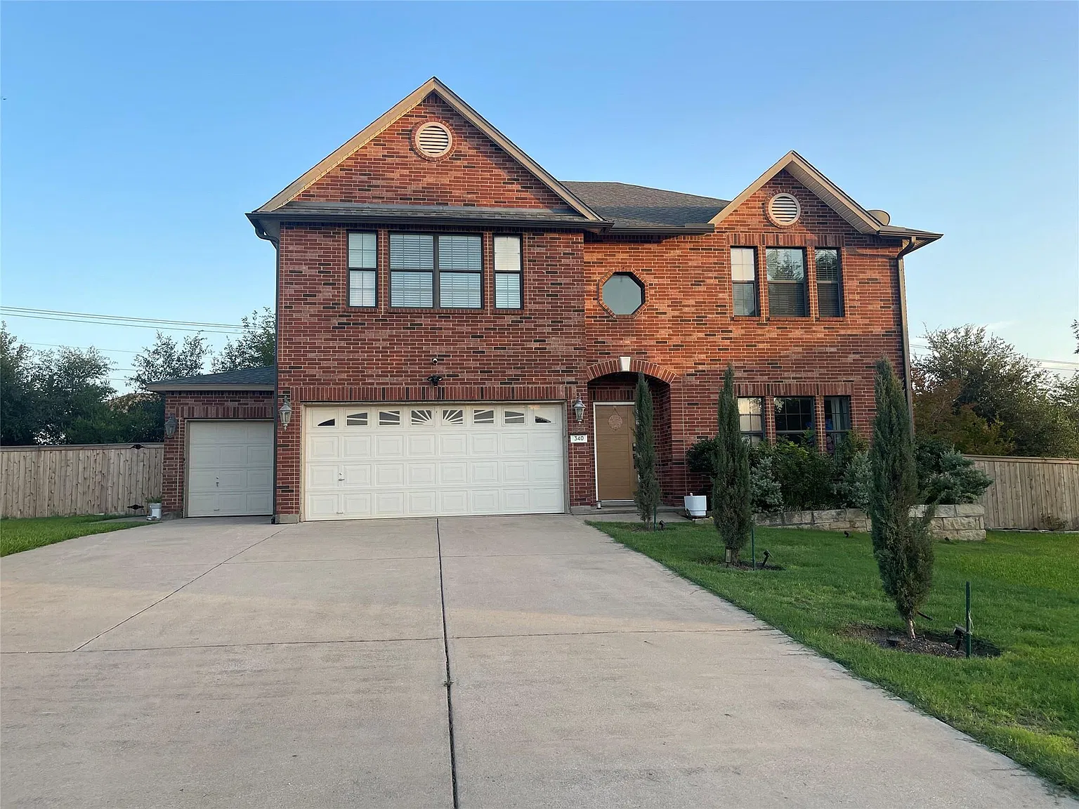 4 bed, 2.5 bath, 3659 sqft, $2,950 — Photo 1