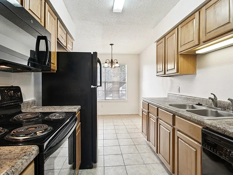 Courtney Heights — Photo 12