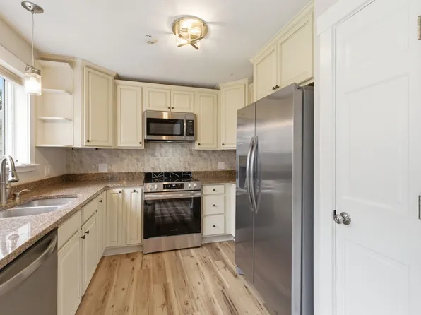 21 Fells Way #B, Laconia, NH 03246