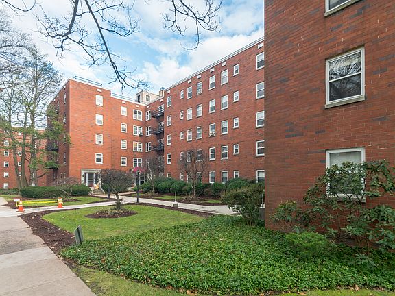 2nd image of 2330 Linwood Ave #4A-304A