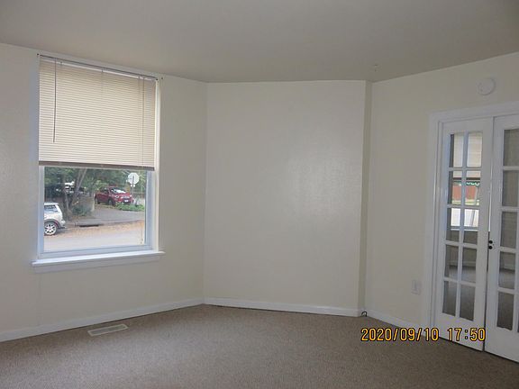 3rd image of 2002 Crittenden St #2002