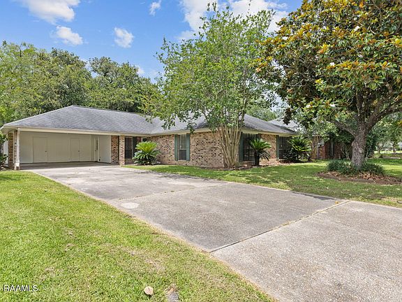 2nd image of 1102 Broadmoor Blvd