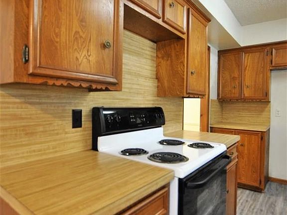 5th image of 1607 Tremont St