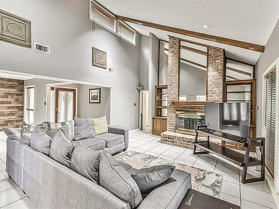 5th image of 18119 Longcliffe Drive