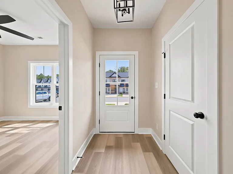 126 Luke Ct — Photo 4