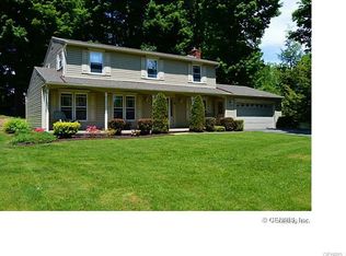 51 Heatherwood Rd, Fairport, NY 14450