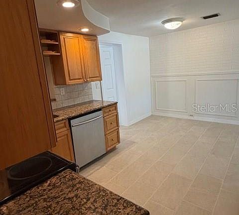 5th image of 4234 Ridgefield Ave