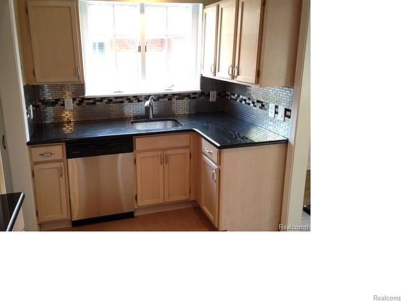 3rd image of 532 Orchard View Dr