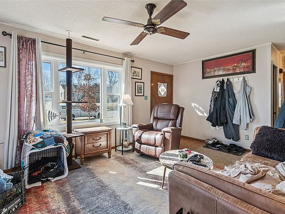 4th image of 2418 Reynolds Ave SW