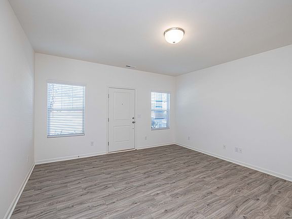 4th image of 985 Anchor Way