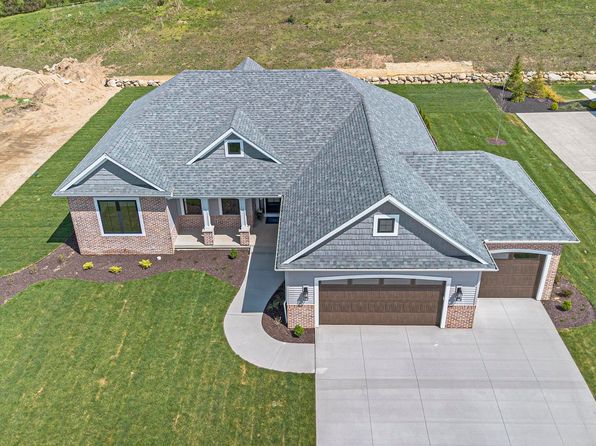 53134 Summer Breeze Dr, South Bend, IN 46637