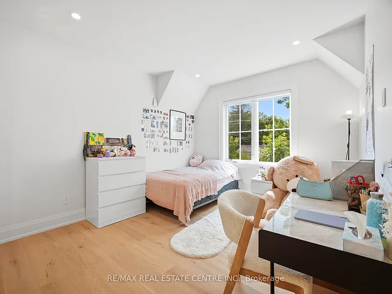 2450 Rebecca St — Photo 24