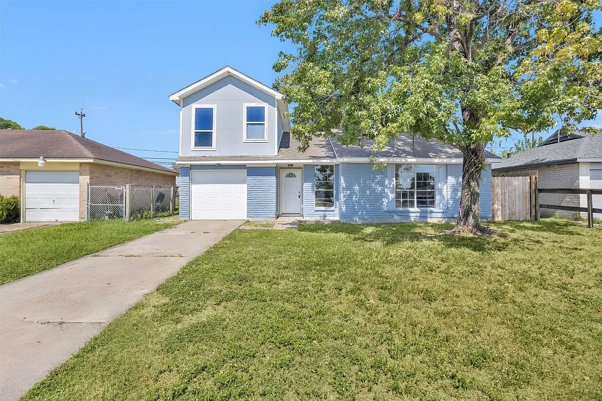 Building Photo - 15225 Woodforest Blvd