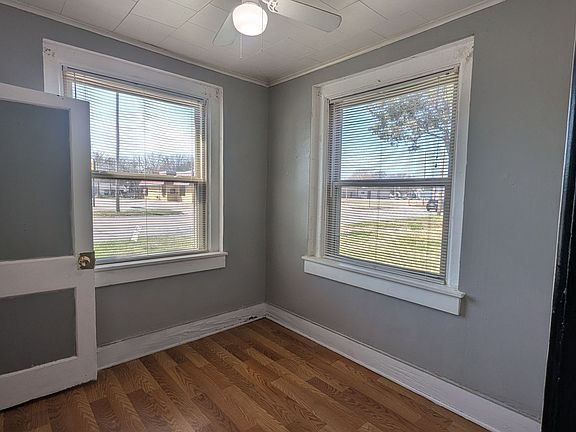 3rd image of 415 S Broadway St #3