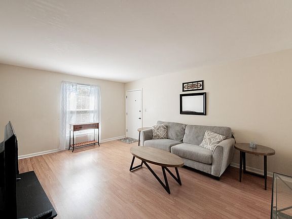 3rd image of 1020 Carriage Dr APT D