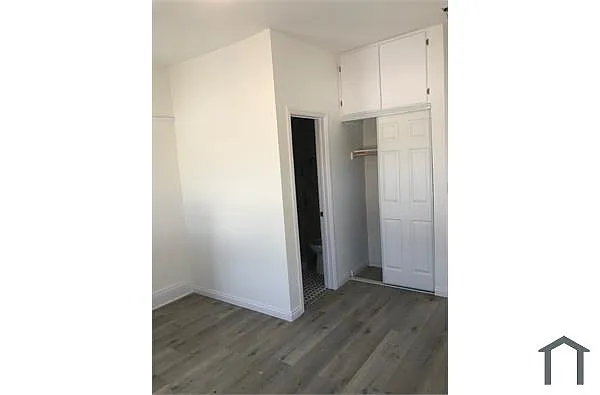 Building Photo - 156 W 32nd St #2