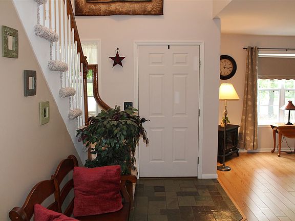 3rd image of 51 Barrington Dr