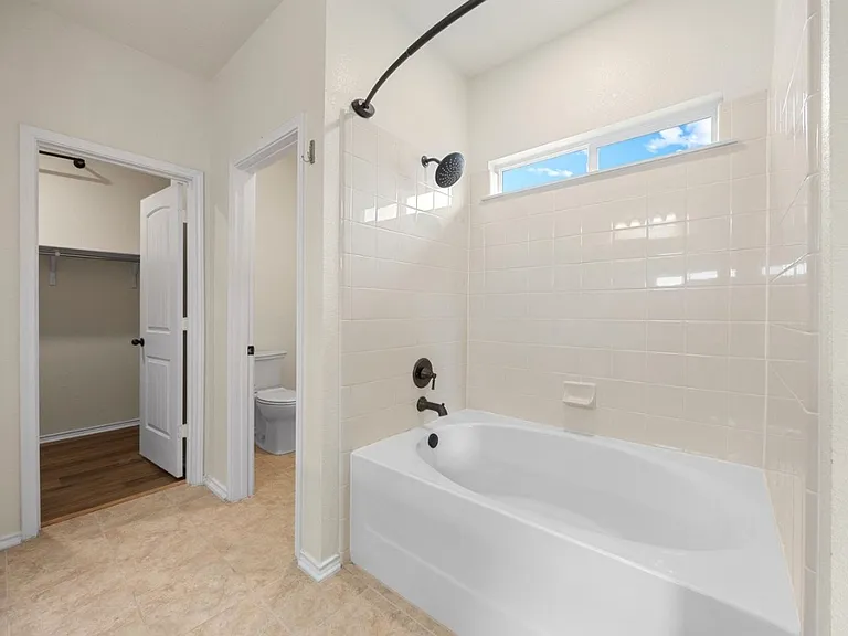 136 Vickers St — Photo 20