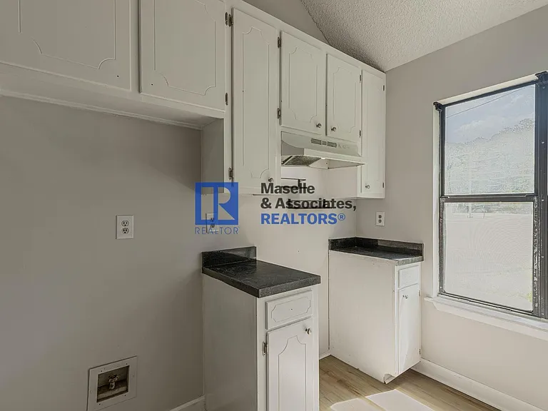520 Twin Pine Cv — Photo 14