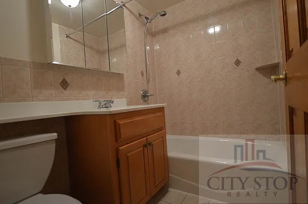 Rented by City Stop Realty | media 32