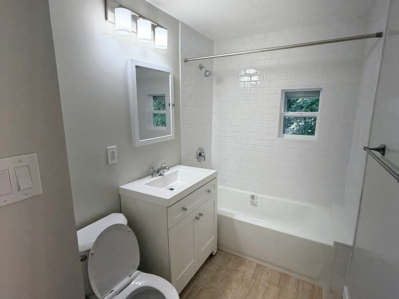 2 bed, 1.0 bath, 1884 sqft, $1,450 — Photo 3