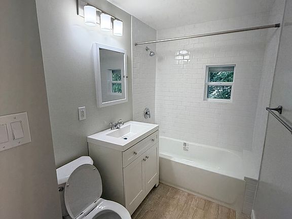 3rd image of 188 Maple St