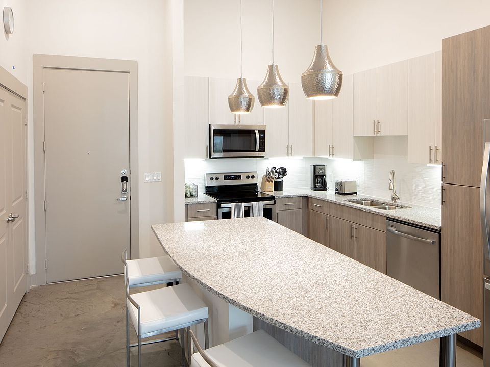 1st image of 707 Seale St APT 211
