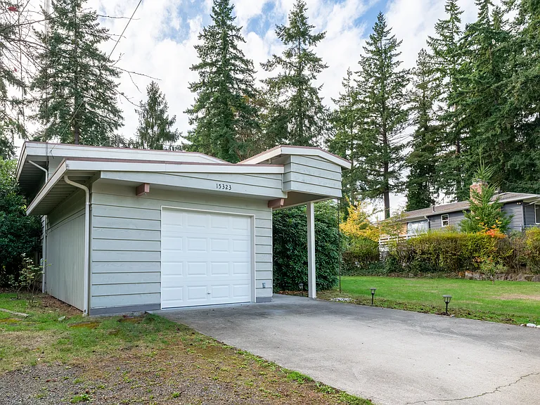 15323 SE 42nd St — Photo 3