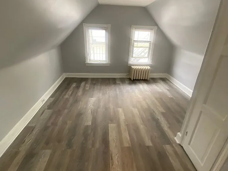 230 Sharon Ave — Photo 5