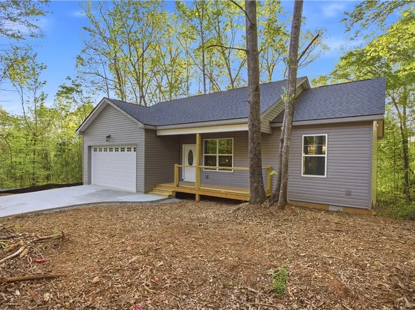 221 Cub Cove Dr, Walhalla, SC 29691