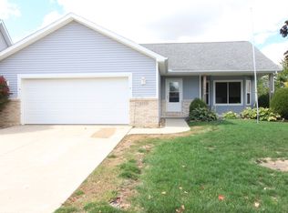 1402 Windham Hill Rd, Bloomington, IL 61704