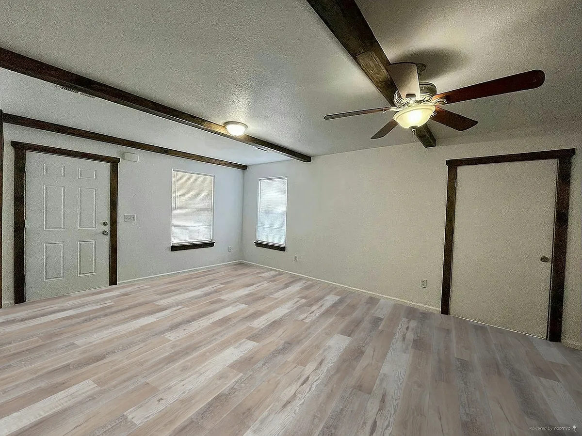 Building Photo - 9516 S Lake Lotawana Dr #10