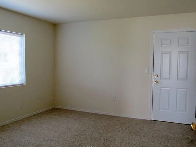 622 S Lake Ave — Photo 6