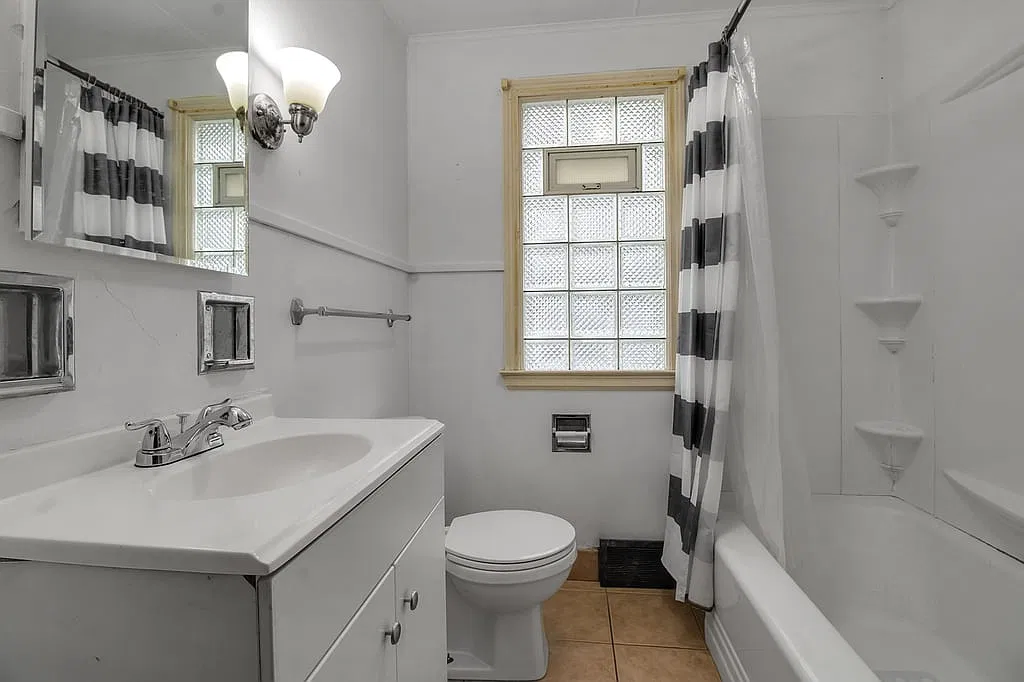 233 Highgate - 1 — Photo 4