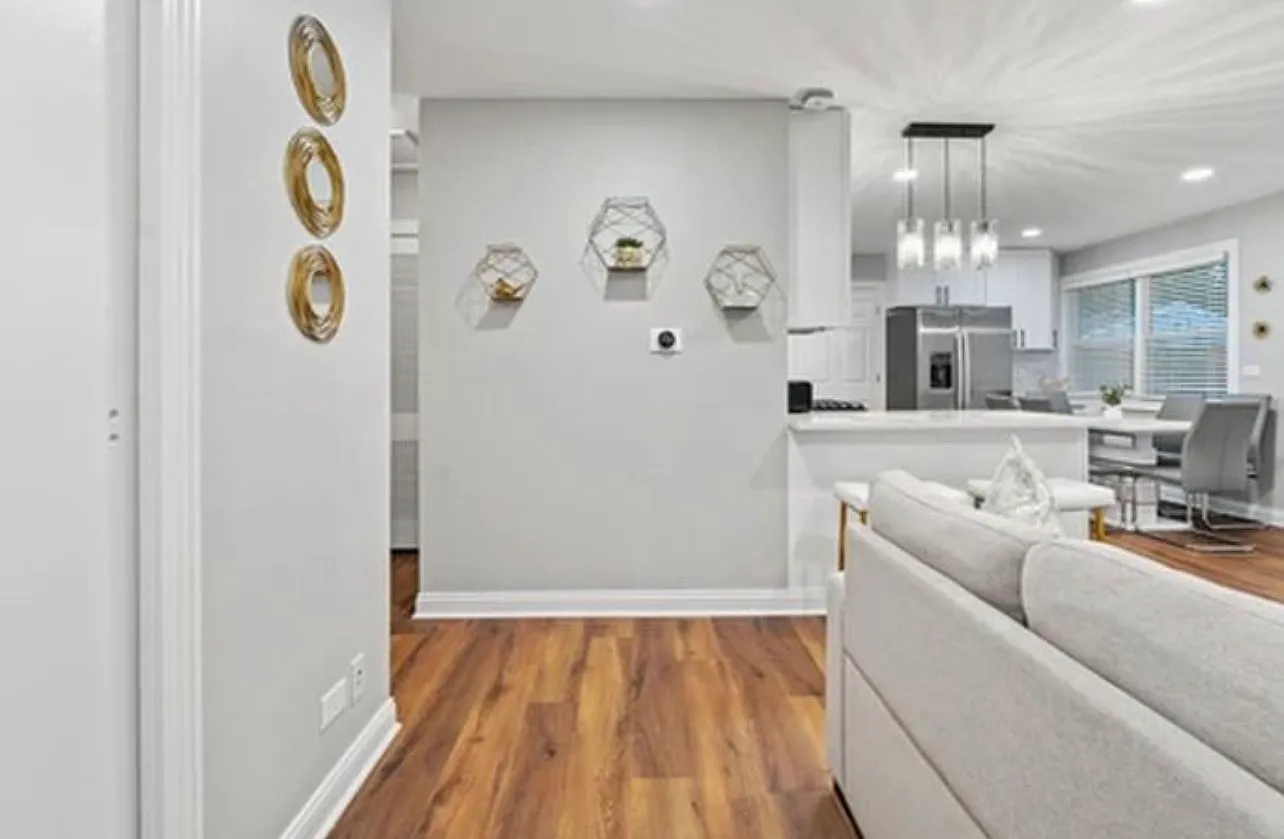 4 bed, 1500 sqft, $9,900 — Photo 1