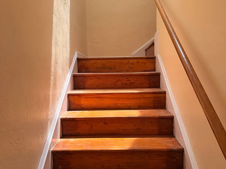 1325 Pomona St — Photo 4
