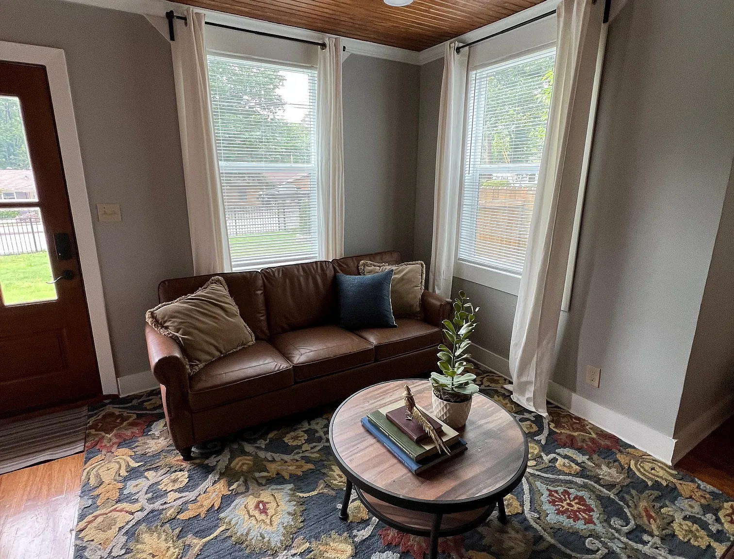 1701 N University Ave — Photo 2