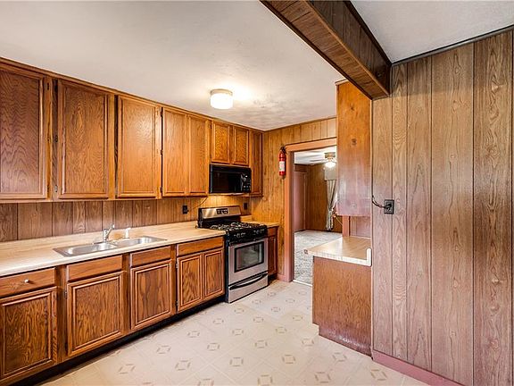 4th image of 1010 Avenue C