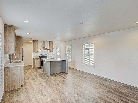 3rd image of 2627 S Lamb Blvd Lot 38