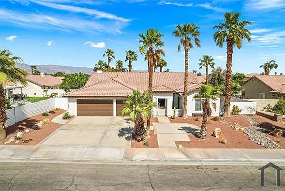 5 bed, 2728 sqft, $4,300 — Photo 2