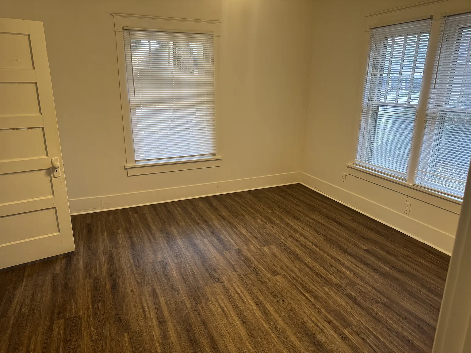 831 Watkins - 831 — Photo 4