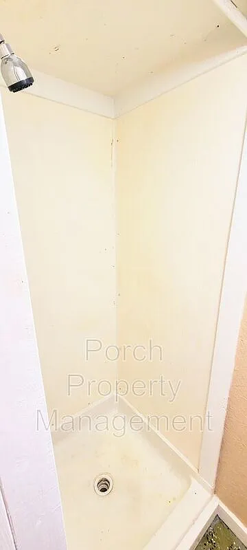 2 bed, 1.0 bath, $910 — Photo 4