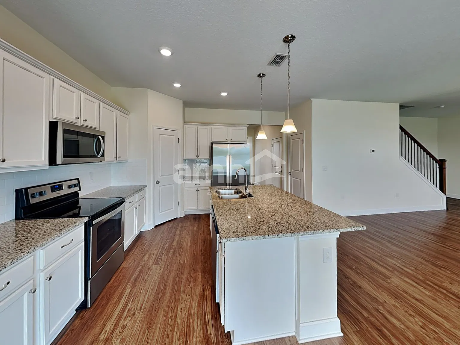 4 bed, 2.5 bath, 2296 sqft, $2,720 — Photo 3