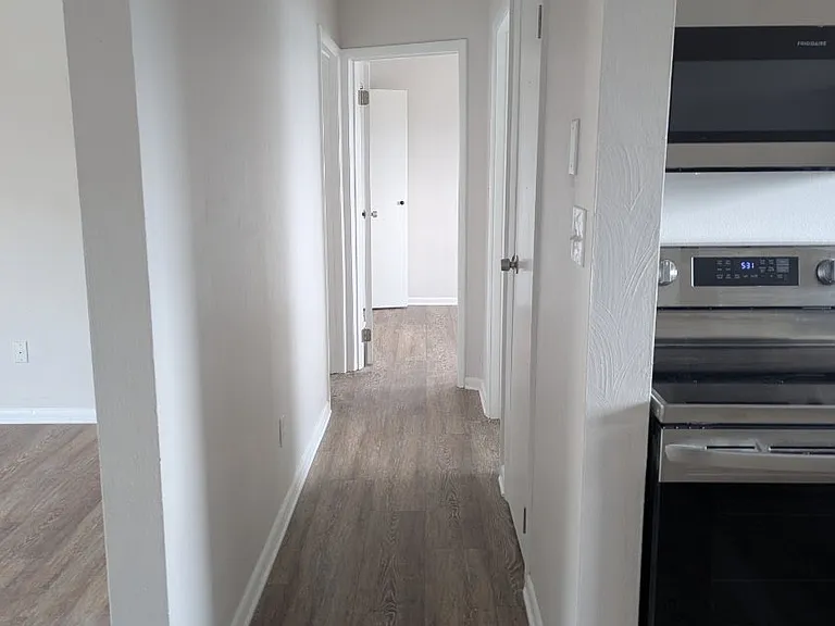 300 California Ave #3 — Photo 2