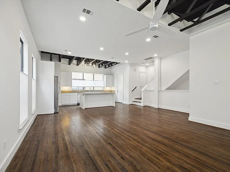 1105 W 21st St #B — Photo 3