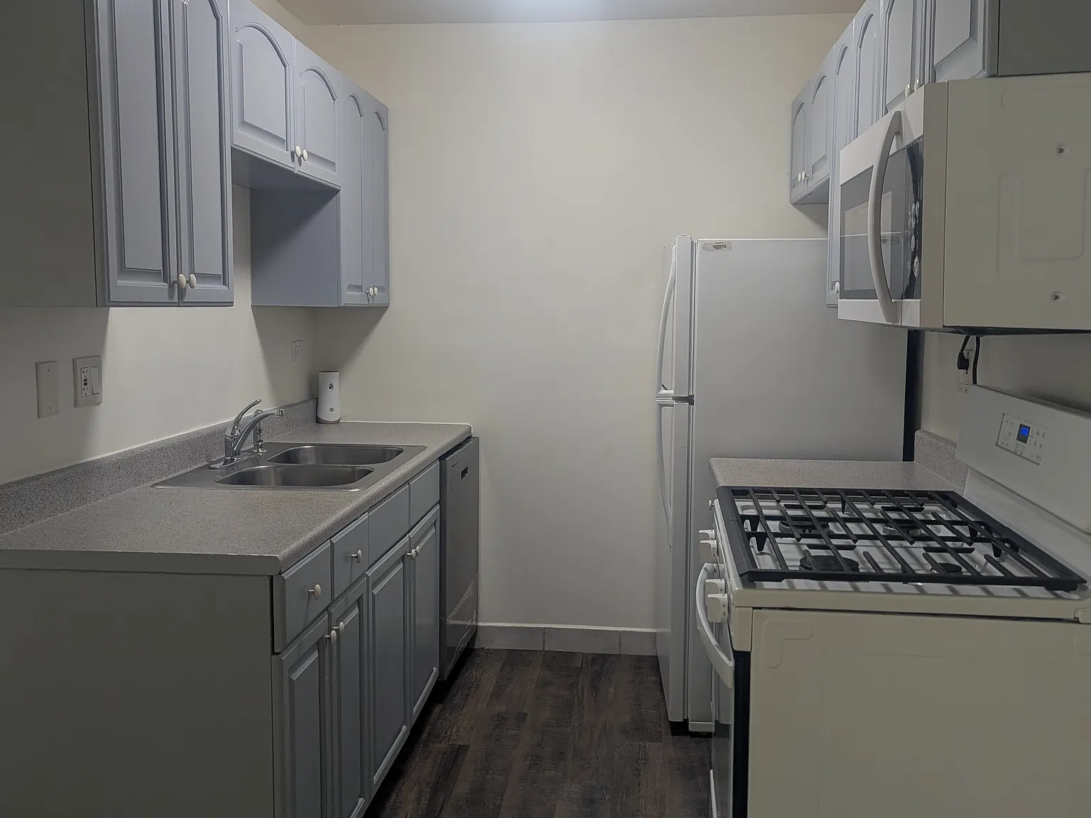 2 bed, 950 sqft, $1,700 — Photo 3