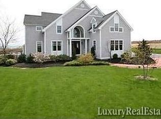 275 Vanderbilt Ln, Portsmouth, RI 02871