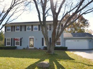 3681 Falling Leaf Dr, Rockford, IL 61109