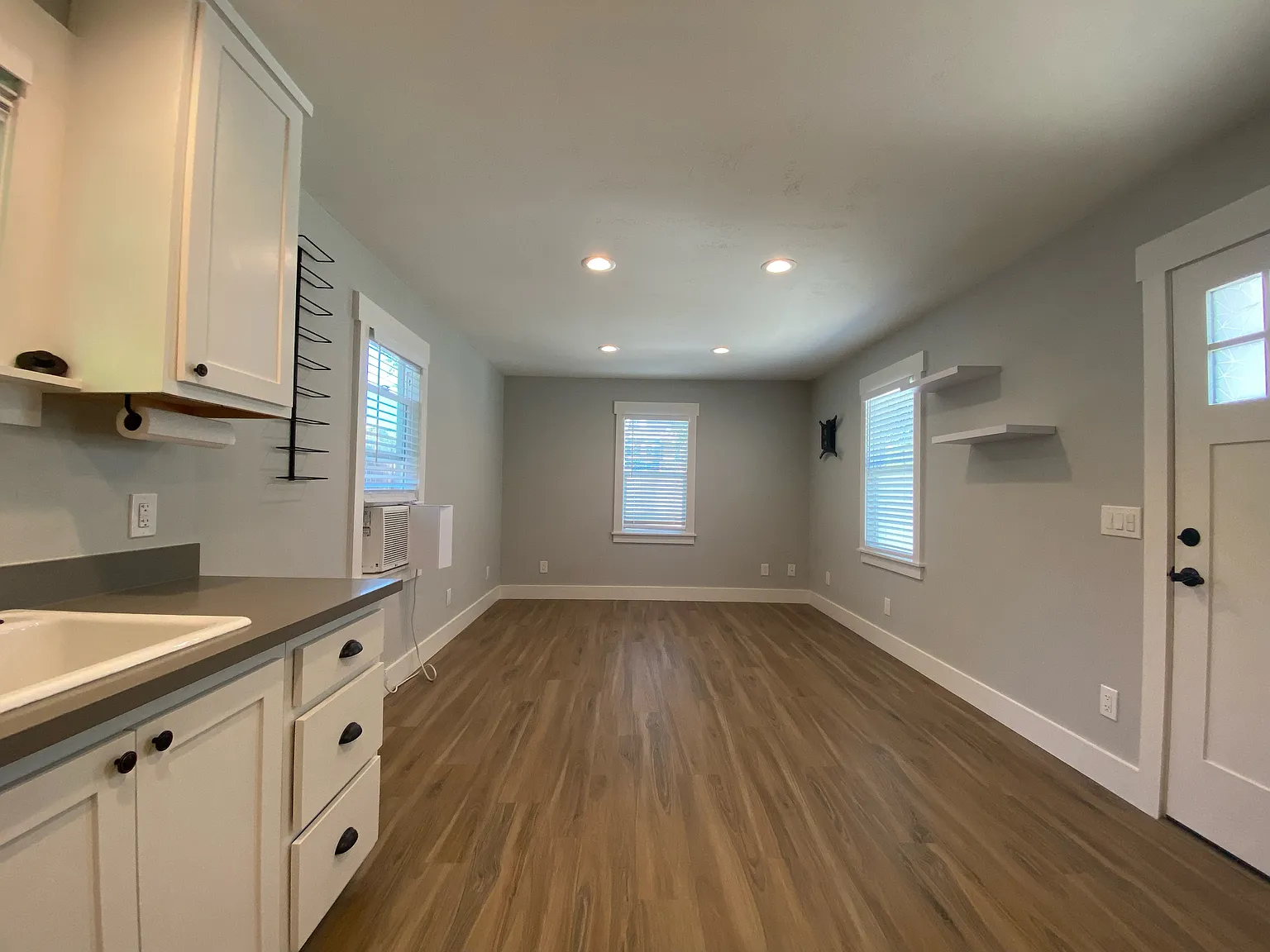 Adorable Downtown Studio for rent — Photo 2