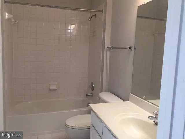42413 Bowditch Sq — Photo 18